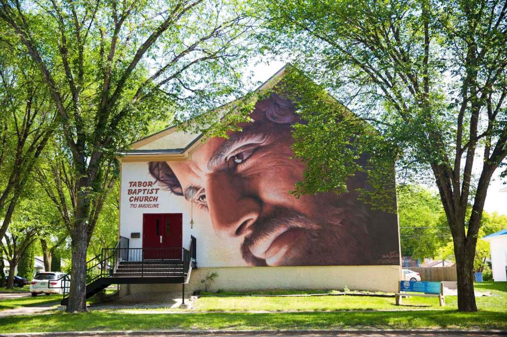MIKAELA MACKENZIE / WINNIPEG FREE PRESS
The Jesus mural on the Tabor Baptist Church in Transcona will be painted over by the new owners, CityLight Church.