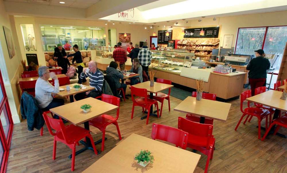 BORIS MINKEVICH / WINNIPEG FREE PRESS FILES
The Crusty Bun was mentioned by Lamont as an example of a local business people could patron during staycations or vacationing within the province.