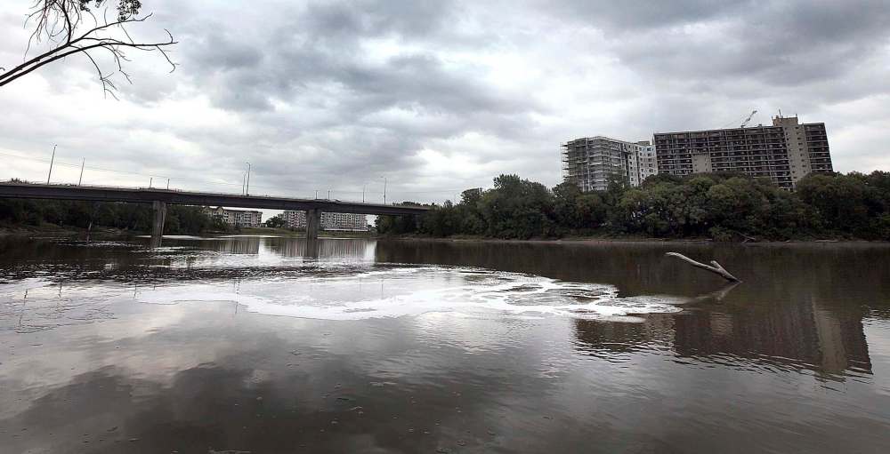 Treated (and sometimes untreated) sewage bubbles up from underneath the surface of the Red River just south of the Chief Peguis Trail. (Phil Hossack / Free Press files)