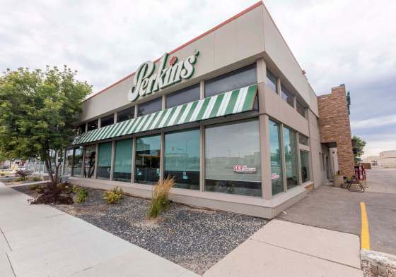 SASHA SEFTER / WINNIPEG FREE PRESSThe Perkins Family Restaurant and Bakery at 305 Madison St. is the latest location to shut its doors permanently.