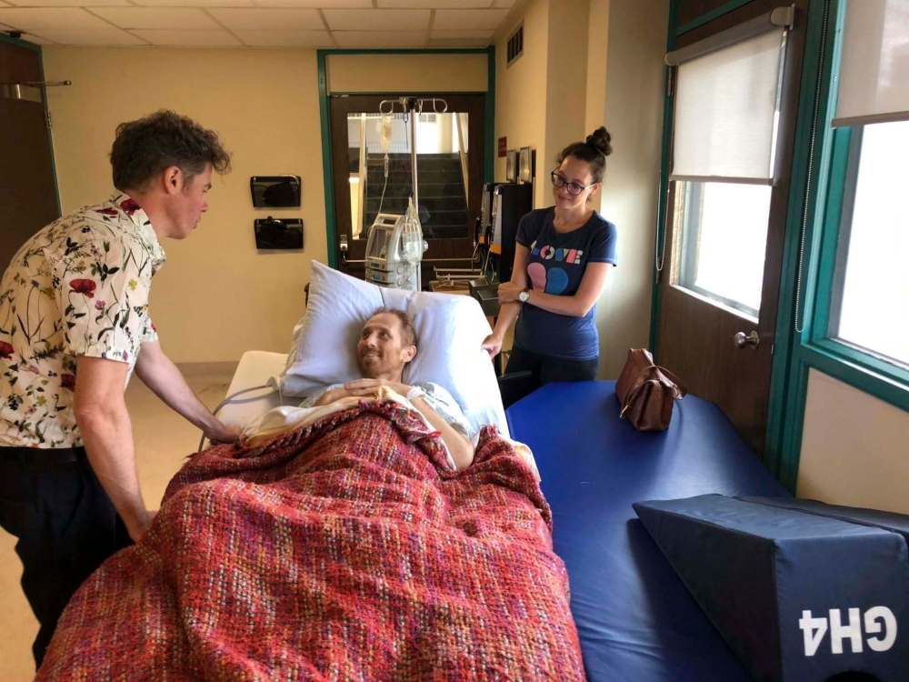 American singer-songwriter Josh Ritter (left) played a private concert for local fans Daryl Hiebert and Corrie Van Aertselaer at the Health Sciences Centre on Wednesday ahead of his show with Jason Isbell at the Centennial Concert Hall. (Facebook)