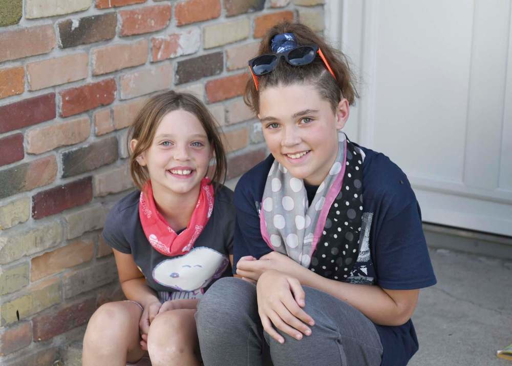Mike Sudoma / Winnipeg Free Press
Amelie (left) and Angéline LaRiviere had a great time at camp in St. Malo this summer thanks to your Sunshine Fund donations.
