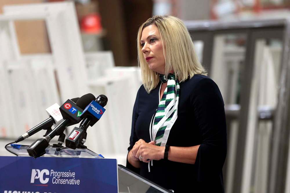 PHIL HOSSACK / WINNIPEG FREE PRESS
“Today’s guarantee to Manitobans is that we will support them in making their homes more energy efficient. This initiative is good for the environment and good for the economy,” Squires said.