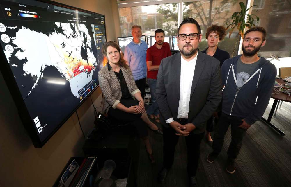 RUTH BONNEVILLE / WINNIPEG FREE PRESS
Executive director Ian Mauro, centre, and researchers at the University of Winnipeg's Prairie Climate Centre which published a report suggesting there could be an increase in severe heat waves across the country in the coming years as a result of climate change.