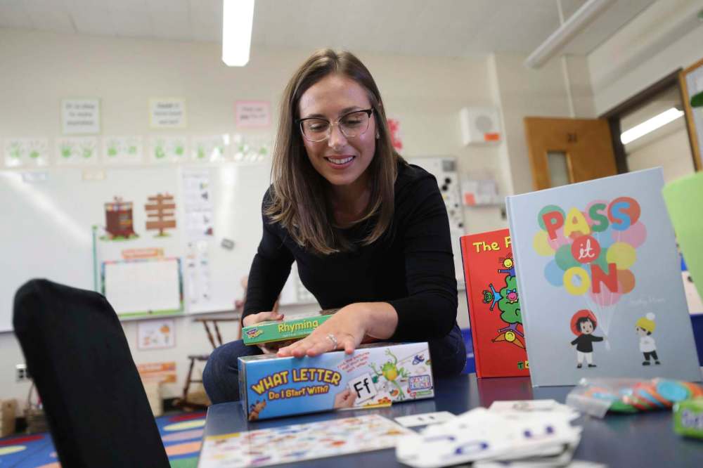 RUTH BONNEVILLE / WINNIPEG FREE PRESS
Amanda Battaglia is a Grade 1 teacher at Lord Nelson School who likes to incorporate plants, comfortable chairs, games and play areas into her classroom.