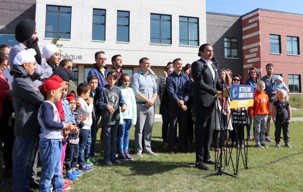GERALDINE MALONE / THE CANADIAN PRESS
Manitoba NDP Leader Wab Kinew makes a campaign stop in Winnipeg, Thursday, Aug. 29, 2019. The New Democrats will restore classroom size limits and add more classrooms if elected on Sept. 10.