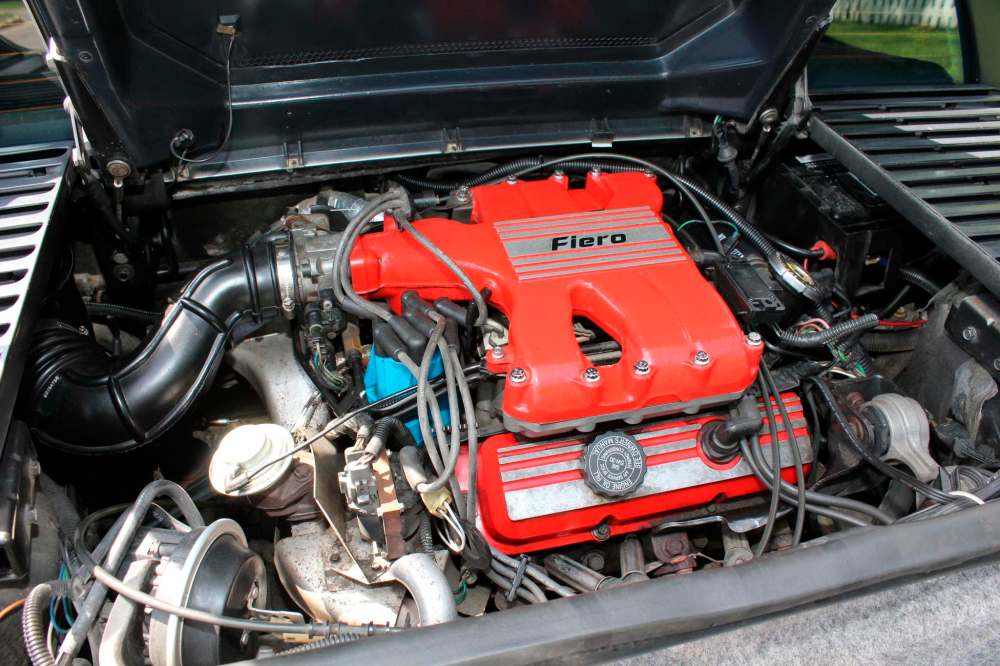 Larry D’Argis / Winnipeg Free Press
Powering Gill’s Fiero GT is a 2.8-litre, 140-horsepower V-6 with the optional four-speed automatic overdrive transmission.