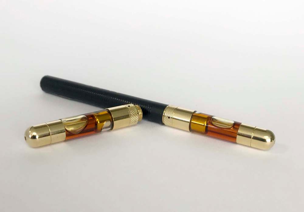 (Mike Aporius/Winnipeg Free Press)
A black market cannabis vape pen, which uses a replaceable cartridge filled with concentrated liquid cannabis extract.