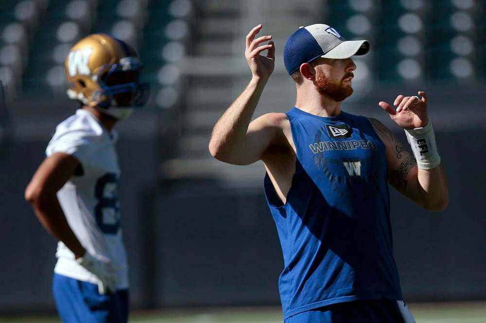 Phil Hossack / Winnipeg Free Press
Injured quarterback Matt Nichols works on his ‘shadow’ game from the sidelines at Tuesday’s workout. Head coach Mike O’Shea said his starter’s recovery is ‘coming along nicely.’