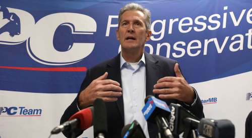 Progressive Conservative Leader Brian Pallister makes an announcement on lowering interest rates on small business tax claims. (Ruth Bonneville / Free Press files)