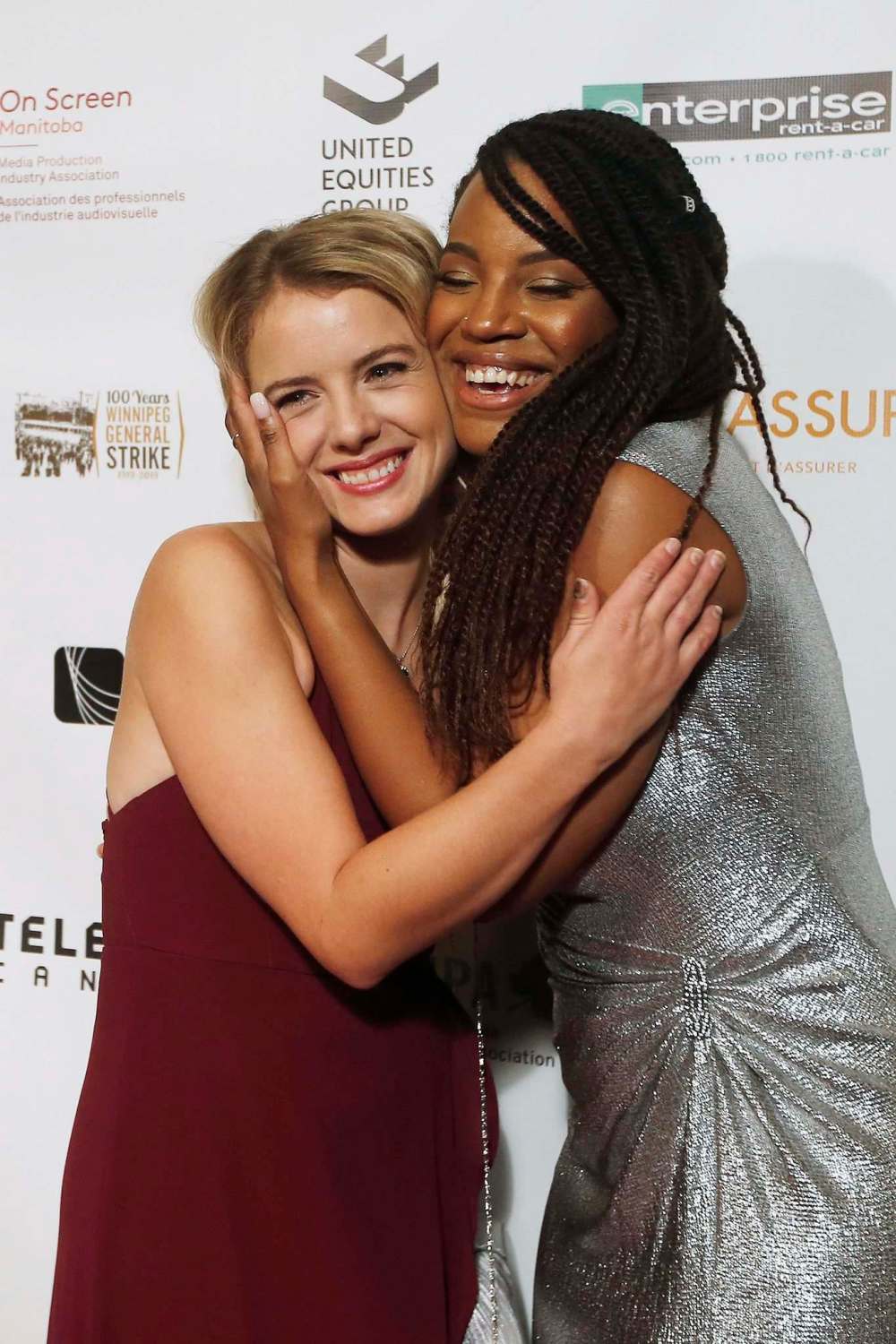 Actresses Laura Wiggins (left) and Lisa Bell. (John Woods / Winnipeg Free Press)