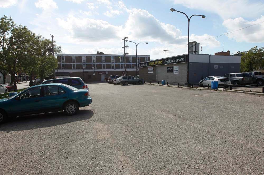 A developer wants construct a six-storey building with 89 residential units along with some street-level commercial units where the Osborne Village Inn hotel was, and a four-storey building with 59 residential units on its former parking lot. (John Woods / Winnipeg Free Press files)