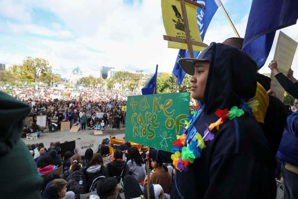 RUTH BONNEVILLE / WINNIPEG FREE PRESS
École Seven Oaks Middle School student Carlos Castro and his classmates listen to speeches on the steps of the legislature.