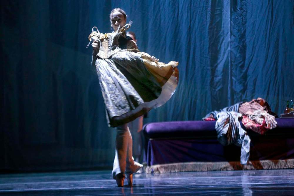 The RWB opens its 80th season with the Canadian première of Australian choreographer Greg Horsman’s reimagining of La Bayadère. (Phil Hossack / Winnipeg Free Press)