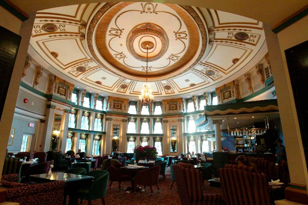 WAYNE GLOWACKI / WINNIPEG FREE PRESS FILES
The Palm Room at the Hotel Fort Garry. It was originally built by the Grand Trunk Pacific Railway.