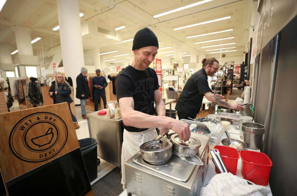 RUTH BONNEVILLE / WINNIPEG FREE PRESS
Mitchell Block chef Rob Craig (wearing hat) and Sean McKay, owner and head chef.