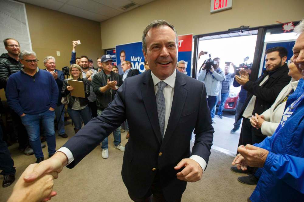 MIKE DEAL / WINNIPEG FREE PRESS
Alberta Premier Jason Kenney, arrives at the campaign office of Conservative Party of Canada candidate Marty Morantz Saturday.