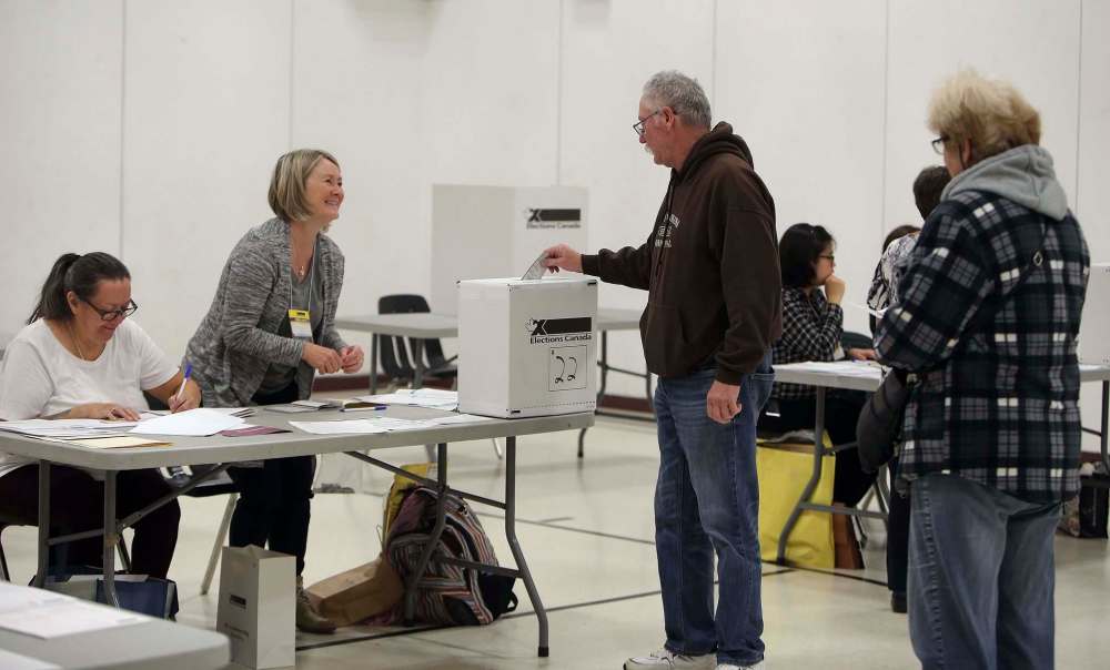 Rick Lentowich casts his ballot in the Winnipeg Centre riding at the Valour Community Centre Clifton site Monday when polls opened at 8:30 a.m. (Jason Halstead / Winnipeg Free Press)