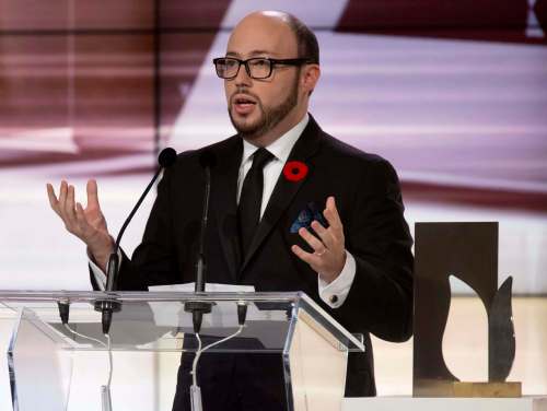Sean Michaels accepts the Giller Prize for his book, Us Conductors, at a 2014 awards ceremony in Toronto. (Frank Gunn / The Canadian Press Files)