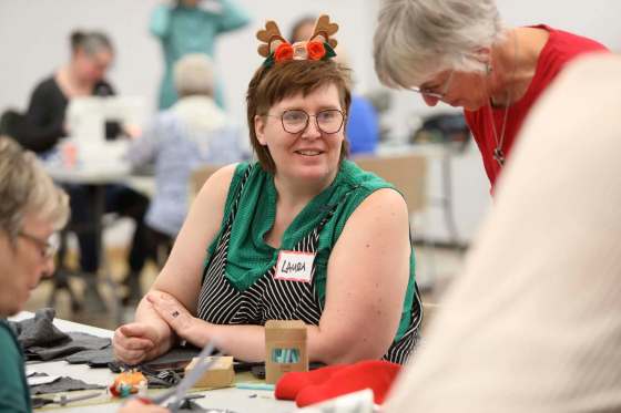 Laura Everett, one of the organizers for 1JustCity, helping out at the sewing bee event to make hats and neck warmers with other volunteers at the St Matthews Maryland Community Ministry centre on Saturday. (Ruth Bonneville / Winnipeg Free Press)
