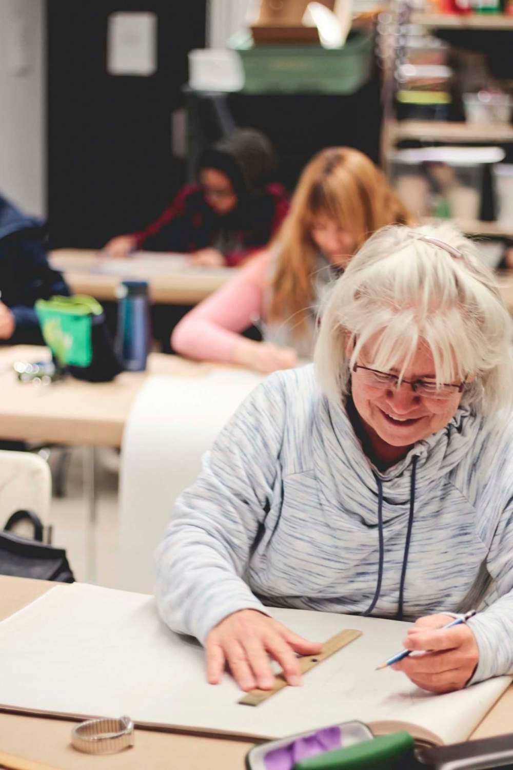 SUPPLIED
Linda Ritchie takes part in a drawing basics class during the summer at the Winnipeg Art Gallery