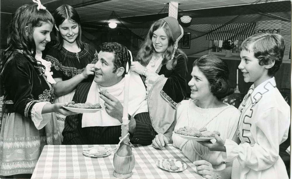 WINNIPEG FREE PRESS FILES
Honorary Greek consul Michael Mercury gets the royal treatment at the Greek pavilion at Folklorama in August 1971. Surrounding him are Anita Vardalos (from left), Mary Tsouras, Georgia Carabelas, Mary Kelekis and Athena Anadranistakis.