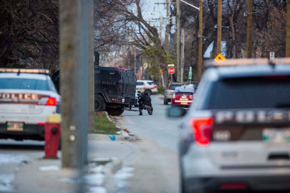 Sirens sounded in the quiet neighbourhood and at least two explosive sounds were heard. (Mikaela MacKenzie / Winnipeg Free Press)
