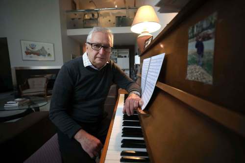 RUTH BONNEVILLE / WINNIPEG FREE PRESS
Composer Sid Rabinovitch wrote Eddy&rsquo;s Story, which honours Holocaust survivor Eddy Sterk&rsquo;s family members who died in the Second World War. The story is told through narration and music.