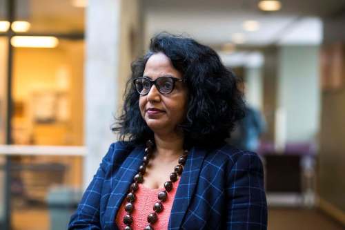 MIKAELA MACKENZIE / WINNIPEG FREE PRESS FILES
CancerCare Manitoba president Dr. Sri Navaratnam says quitting smoking can cut the risk of lung cancer.