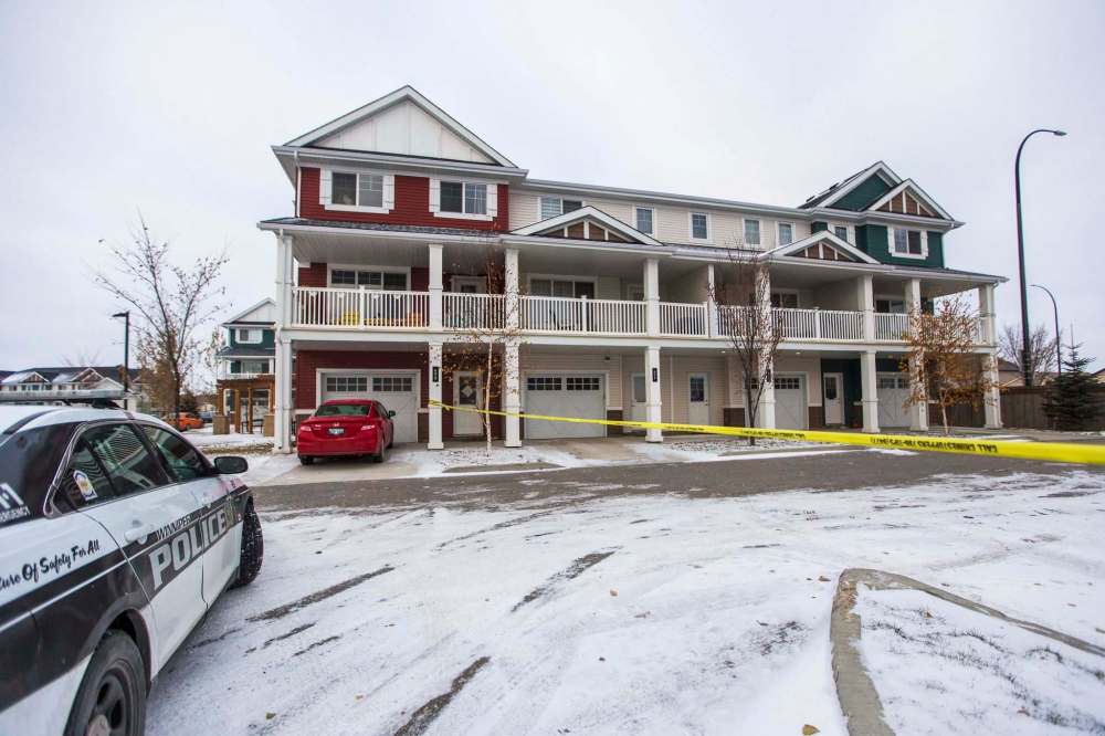 A man whose body was discovered in a Waverley West condo Monday night is the city's 40th homicide victim this year. (Mikaela MacKenzie / Winnipeg Free Press)