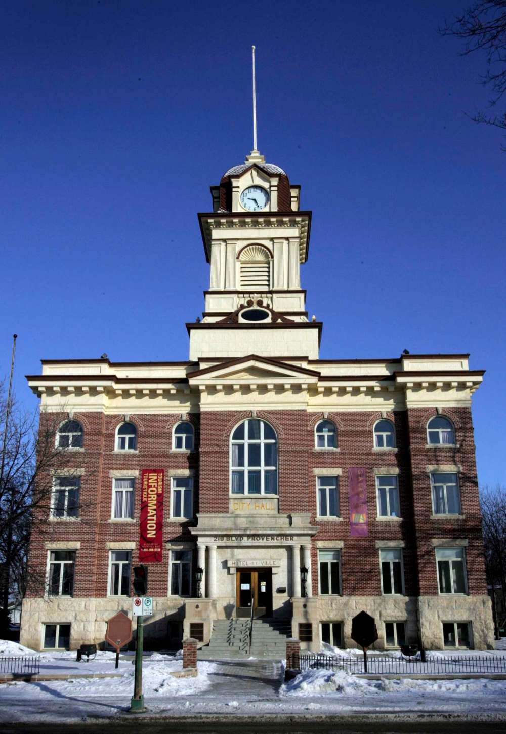 WAYNE GLOWACKI/WINNIPEG FREE PRESS FILES
The St. Boniface City Hall building