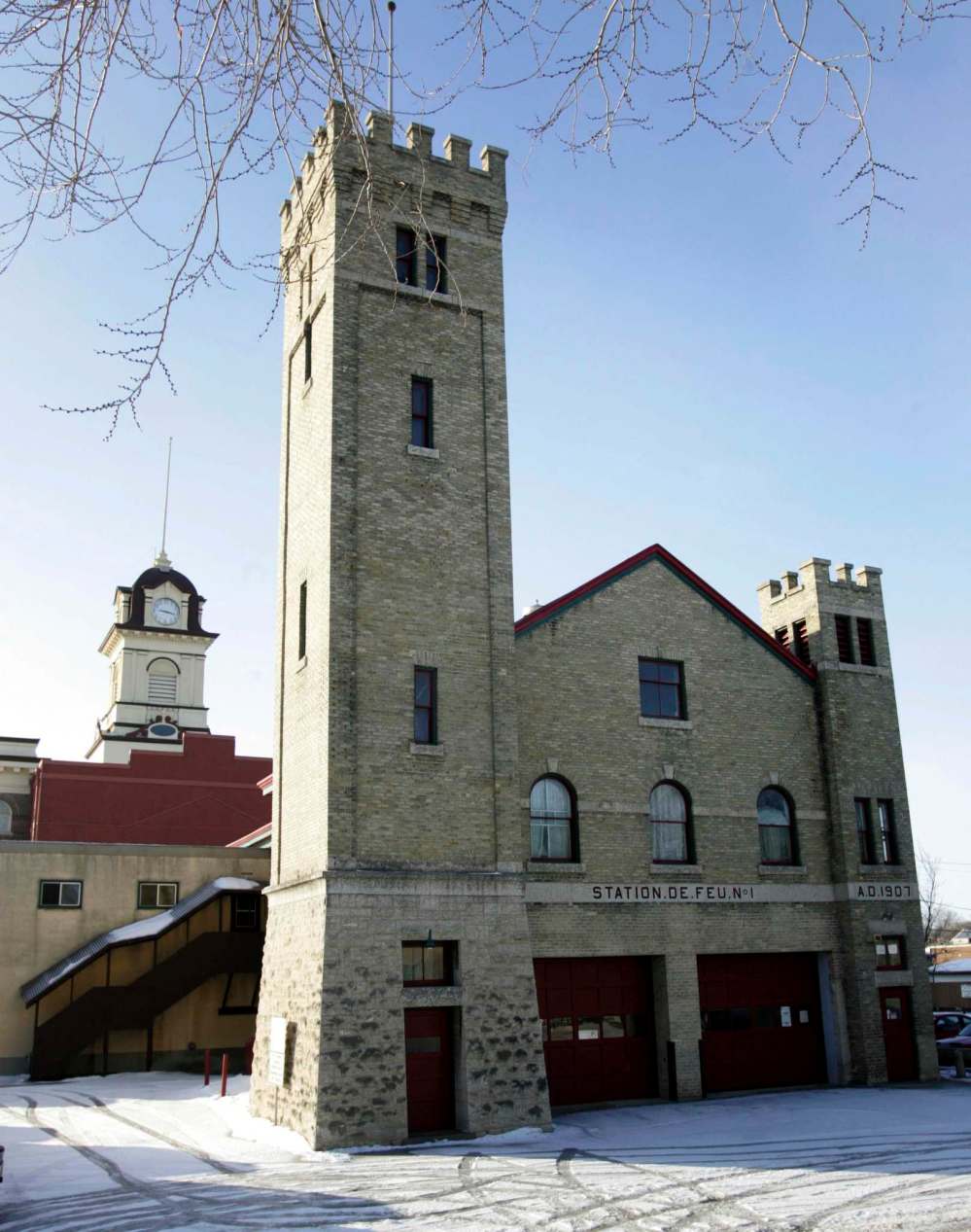 WAYNE GLOWACKI/WINNIPEG FREE PRESS FILES
The old fire hall behind the St. Boniface city hall building.