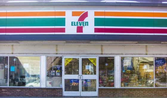 MIKAELA MACKENZIE / WINNIPEG FREE PRESSThe 7-Eleven at William Avenue and Isabel Street