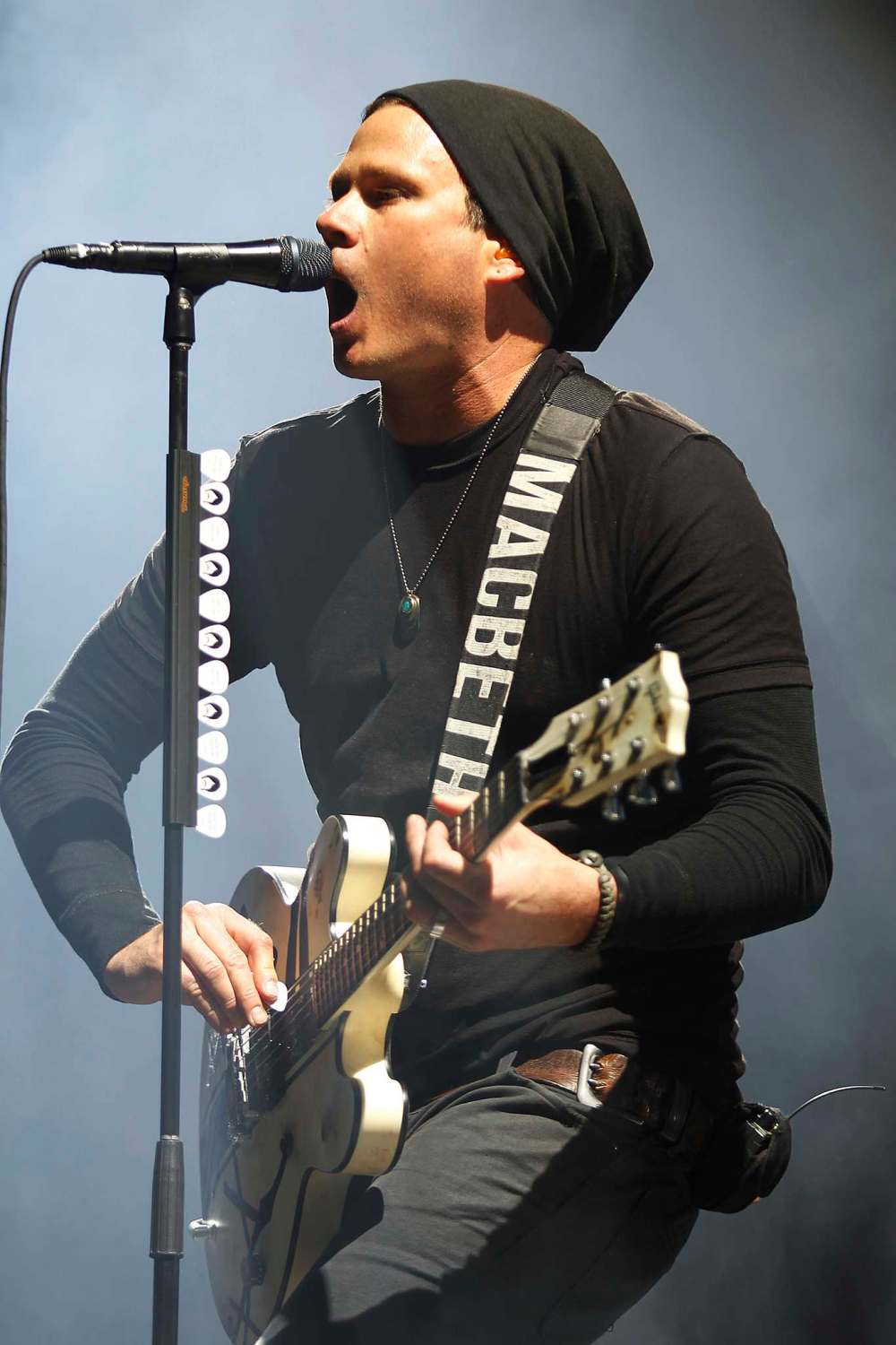 JOHN WOODS / WINNIPEG FREE PRESS FILES
Blink-182 performs at the MTS Centre in 2011. The band’s new album is out Friday.