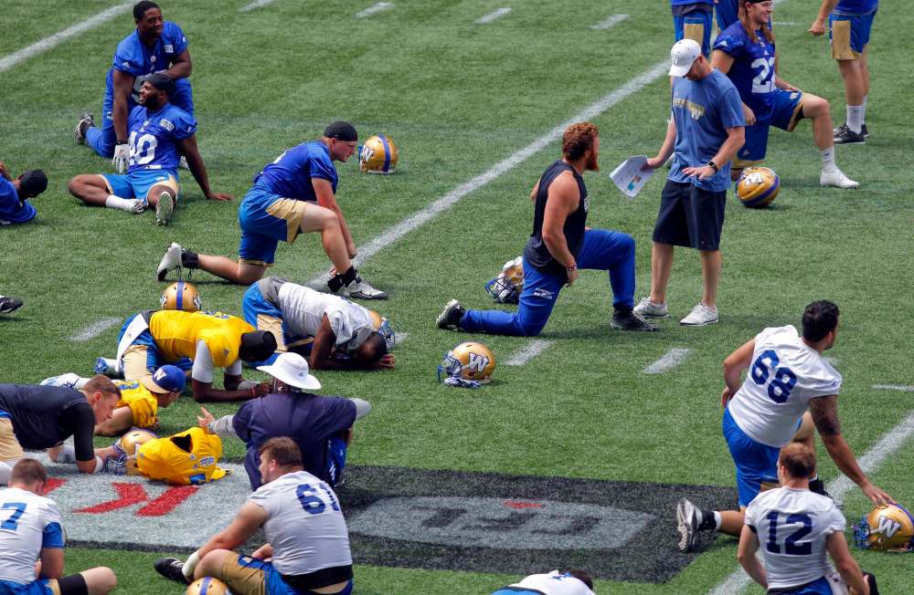 BORIS MINKEVICH / WINNIPEG FREE PRESS
The Winnipeg Blue Bombers practice at Investors Group Field Tuesday prior to Thursday's game against the Hamilton Ticats.