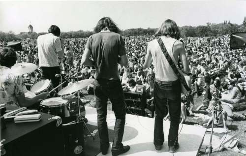WINNIPEG FREE PRESS FILES
John Einarson (right) and Pig Iron perform for the last time at the Love-In festival at Assiniboine Park in June 1970.