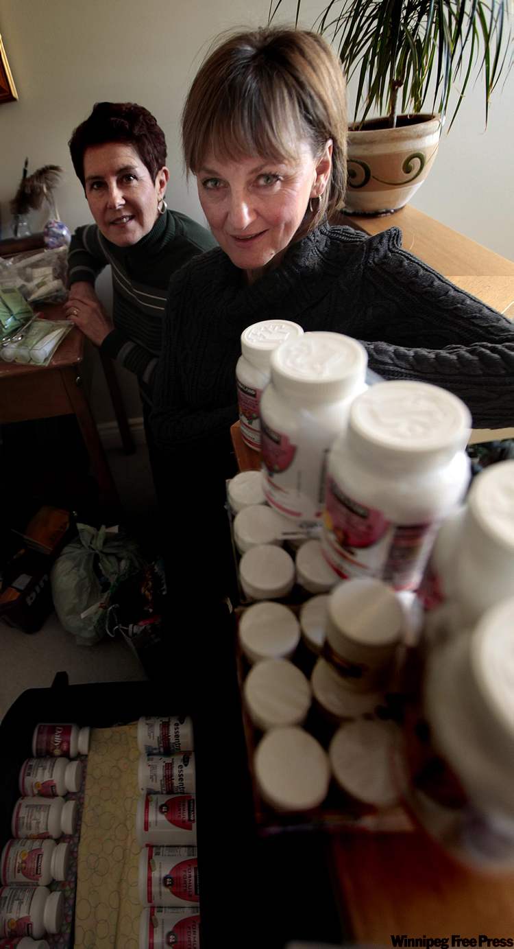 PHIL.HOSSACK@FREEPRESS.MB.CA
Nurses Beverly Kroeker (left) and Olive Holm, pack supplies for trip to Haiti.