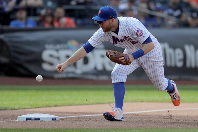 New York Mets third baseman Todd Frazier mishandles a ground ball hit by Detroit Tigers' Nicholas Castellanos during the third inning of an interleague baseball game, Saturday, May 25, 2019, in New York. (AP Photo/Julio Cortez)