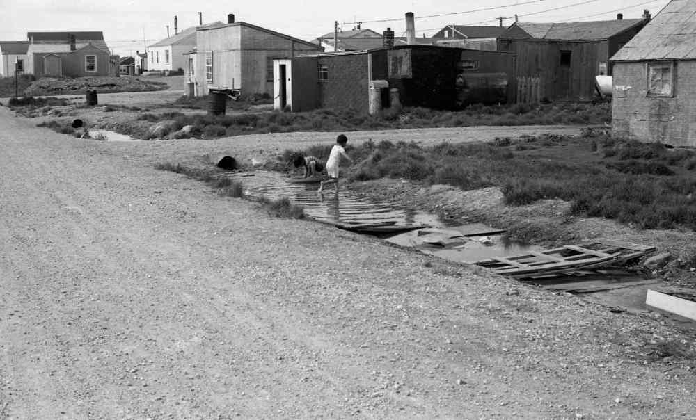WILLIAM KOOLAGE PHOTO
Sayisi Dene in Churchill Camp 10, 1966