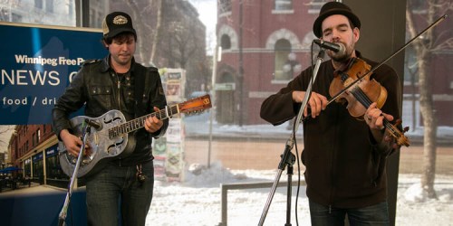 Tyler Walsh / Winnipeg Free Press
Champagne James Robertson (left) and John Showman, half of alt-country band New Country Rehab, perform at the Winnipeg Free Press News Café Thursday afternoon.