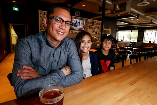 JUSTIN SAMANSKI-LANGILLE / WINNIPEG FREE PRESS
Chef Norm Pastorin at Cornerstone Bar & Restaurant with his children Scarlette (centre) and Xavier.
