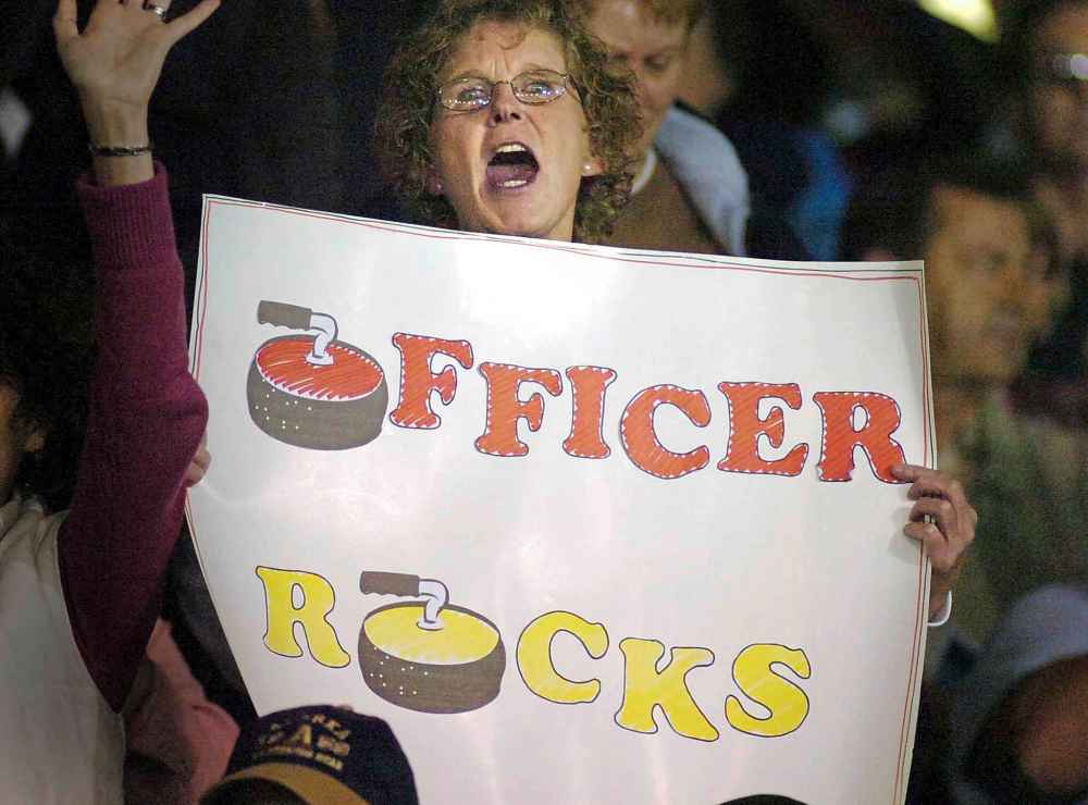 COLIN CORNEAU/BRANDON SUN
A fan of second Jill Officer shows her support in 2005. The attention that Officer gets is a reflection on her longevity in the sport and her role as a team spokesperson.