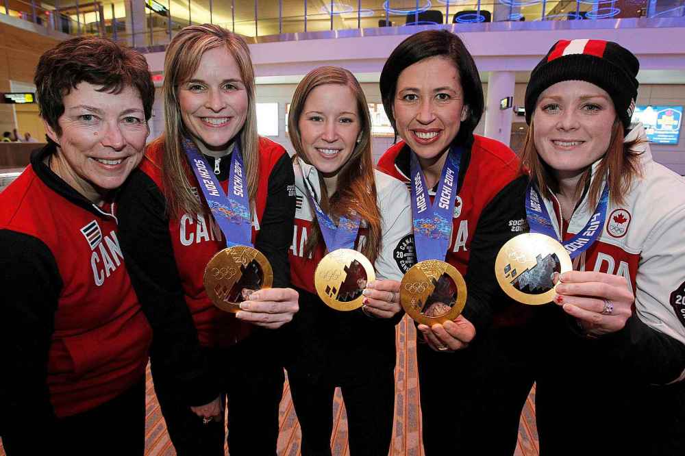 John Woods / Winnipeg Free Press
The Olympic champions return to hundreds of family and supporters at the Winnipeg Airport Monday, February 24, 2014.