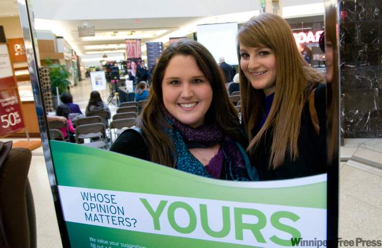 DAVID LIPNOWSKI / WINNIPEG FREE PRESS
Suzie DeLuca (left) and Chantel Bage attended a public forum at the centre court of Kildonan Place shopping centre Sunday afternoon.