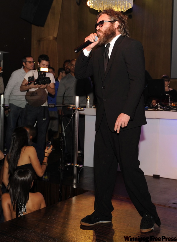 Phoenix Jd Rapper Phoenix hip hops off stage, confronts audience heckler – Winnipeg Free ...