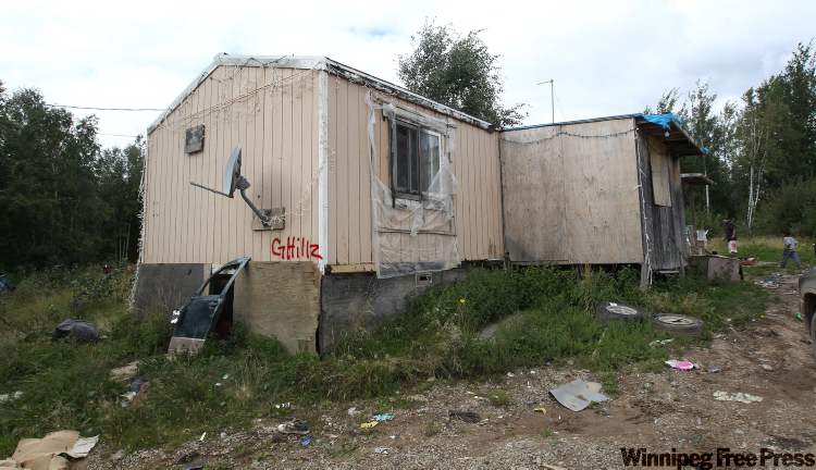 JOE BRYKSA / WINNIPEG FREE PRESS Archives
The outside view of the  trailer of Richard Andrews in Wasagamack First Nation.
