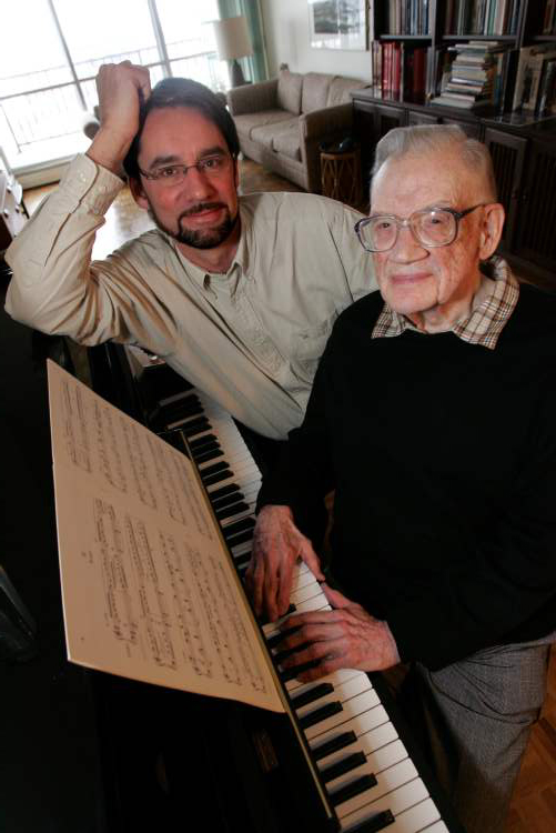 JOE BRYKSA / WINNIPEG FREE PRESS
Composer Robert Turner (right) is seen in a 2005 file photo with David Scott, organizer of a GroundSwell retrospective of Turner's work.