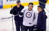 Boris Minkevich / Winnipeg Free Press
Ron Hainsey talks to Winnipeg Jets head coach Claude Noel at practice Monday.