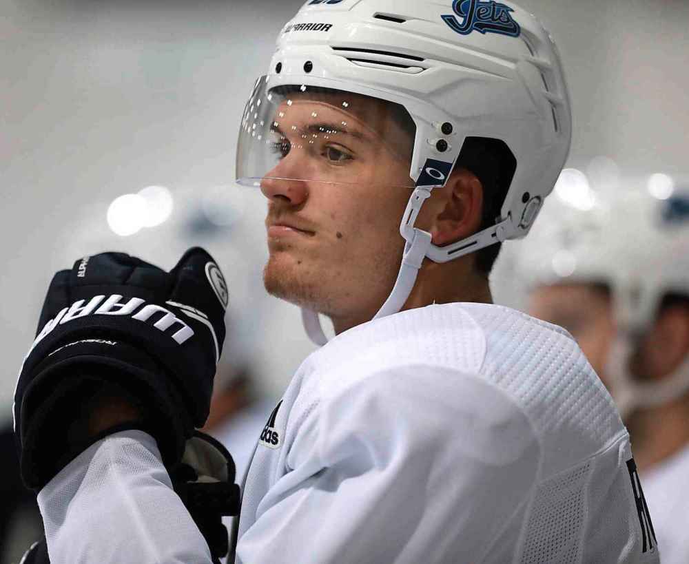 RUTH BONNEVILLE / WINNIPEG FREE PRESS
Sports, Jack Roslovic | #28 during practice on ice with his Winnipeg Jets teammates at BellMTS Iceplex Monday.
SEPT 24,2018
