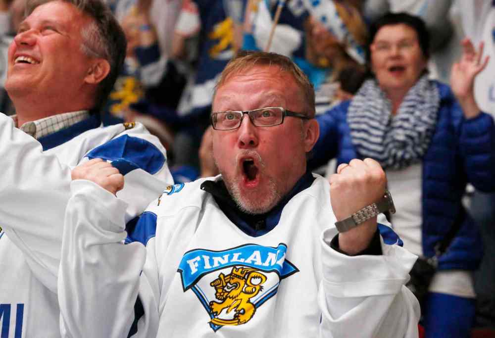 CP
Finnish fans shout during the Hockey World Championships Group B match between Finland and the United States in St.Petersburg, Russia, Monday, May 9, 2016. (AP Photo/Dmitri Lovetsky)